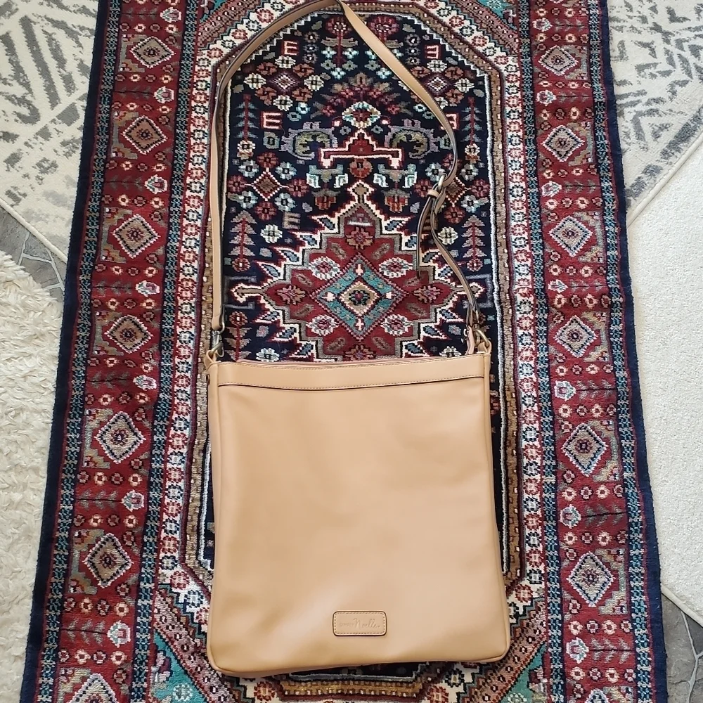 Simply Noelle Padded Laptop Bag. NWOT. TAN
